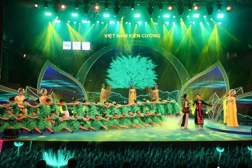 Đặc sắc chương trình 'Việt Nam kiên cường' gây quỹ ủng hộ đồng bào ảnh hưởng do bão lũ
