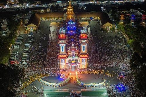 Tây Ninh: Hàng vạn du khách dự Đại lễ Hội yến Diêu Trì Cung