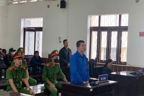 Kon Tum: Em ruột dùng rìu chém anh trai tử vong