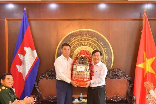 Lãnh đạo Kiên Giang thăm Tổng Lãnh sự quán Việt Nam tại tỉnh Preah Sihanouk, Campuchia