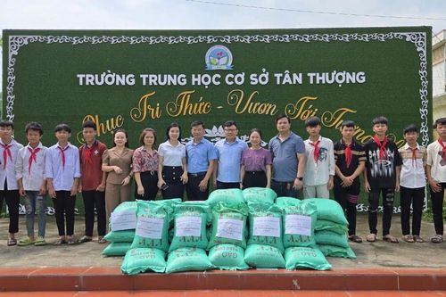 Hội doanh nhân trẻ tỉnh Lào Cai tiếp tục hành trình tiếp sức người dân vùng lũ