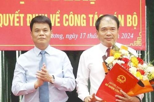 Bản tin 8H: Chủ tịch HĐND huyện giữ chức Giám đốc Sở Tài nguyên Môi trường