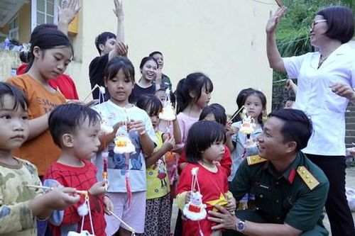 Thanh niên Quân đội chung tay xoa dịu nỗi đau do bão lũ