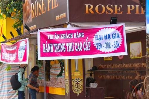 Hà Nội: Bánh trung thu đại hạ giá vẫn ế