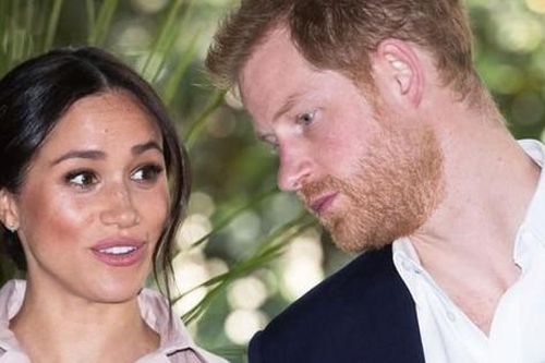 Hoàng gia Anh nói về thông tin cắt Meghan khỏi bức ảnh với Harry