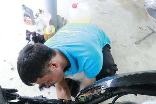 Sửa chữa xe máy bị ngập nước miễn phí cho bà con vùng lũ Yên Bái