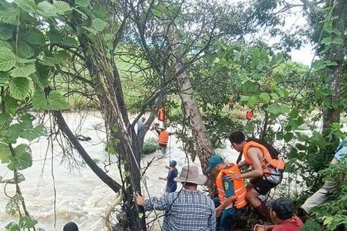 Ninh Thuận: 3 người tử vong do mưa lũ cuốn trôi