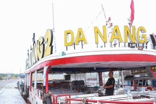 Du thuyền tiền tỷ ở Đà Nẵng đi 'núp' bão số 4