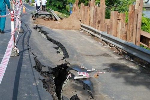 Bộ Giao thông nói gì vụ sạt lở hơn 40m quốc lộ ở Cần Thơ?