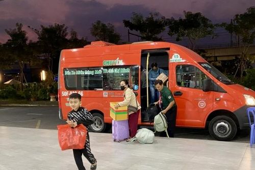 Khách đi và đến 5 bến xe ở TP HCM sẽ có ô tô trung chuyển