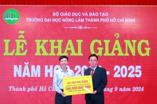 Phân bón Cà Mau trao 40 suất học bổng 'Hạt ngọc mùa vàng' cho Trường Đại học Nông Lâm