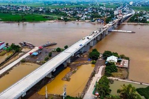 Hợp long cầu Đống Cao vượt sông Đào tại Nam Định
