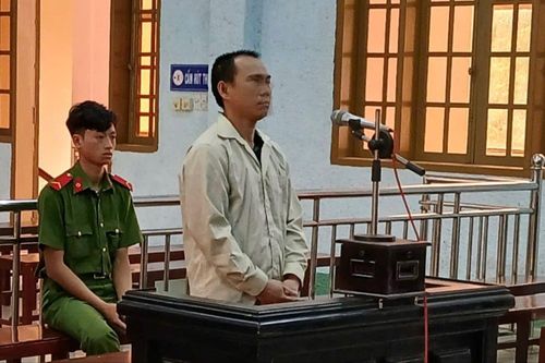 Dùng kéo đâm bạn nhậu trọng thương vì xưng 'mày, tao'
