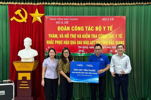 FPT Long Châu hỗ trợ người dân vùng bão lũ 10 tấn thuốc