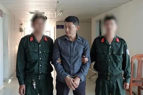 Khởi tố, bắt tạm giam 'Trung 8 ngón' vì quậy phá quán bar ở Phan Thiết