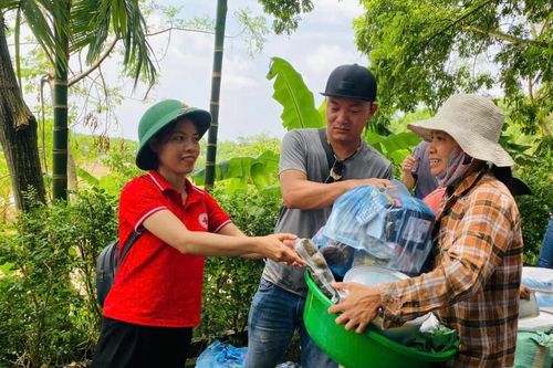 Hội Chữ thập đỏ Nghệ An sẻ chia với người dân vùng lũ Lào Cai, Yên Bái, Phú Thọ