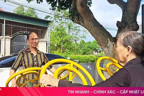 Trao tặng khu thể dục thể thao cho xã vùng biển Nghi Xuân