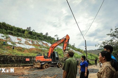 Di dời khẩn cấp các hộ dân khỏi khu vực có nguy cơ sạt lở tại đồi Lủ Thao