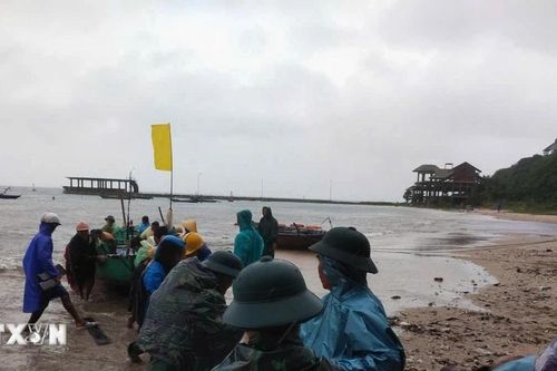 Bộ đội Biên phòng hỗ trợ nhân dân ứng phó áp thấp nhiệt đới