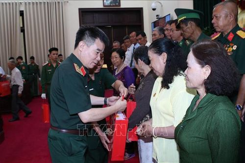 Chăm lo đời sống vật chất, tinh thần cho các đối tượng chính sách và người có công