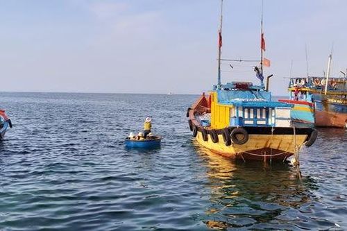 Áp thấp nhiệt đới khả năng mạnh thành bão, Quảng Ngãi cấm tất cả tàu thuyền ra biển
