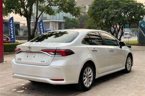 Sau 2 năm lăn bánh, Toyota Corolla Altis chạy lướt lên sàn xe cũ với giá khó tin