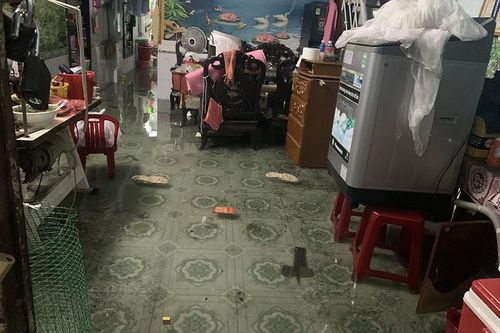 Áp thấp nhiệt đới gây mưa lớn, nhiều nơi ở Đà Nẵng ngập sâu
