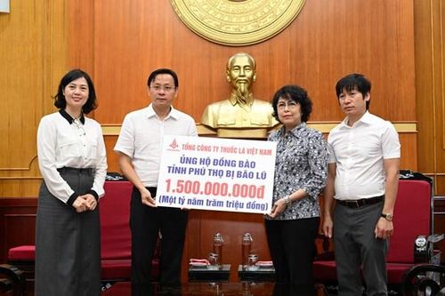 Vinataba trao kinh phí ủng hộ đồng bào vùng bão lũ