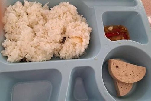 Từ 'suất cơm chỉ có 2 miếng chả', nhiều giáo viên nghẹn ngào khi đối thoại cùng Chủ tịch huyện
