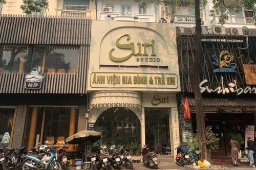 Xôn xao ảnh viện Suri bị 'check var' ủng hộ đồng bào lũ lụt