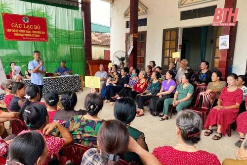 Tham quan mô hình CLB liên thế hệ tự giúp nhau thôn Hưng Đạo