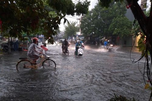 Đà Nẵng: mưa to đến rất to gây ngập cục bộ nhiều đoạn đường, khu vực dân cư