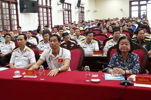 Đoàn công tác biển đảo Tây Nam thăm, động viên cán bộ, chiến sĩ Bộ tư lệnh Vùng 5 Hải quân