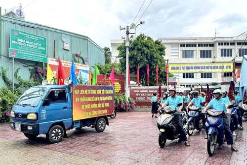 Nha Trang: Ra quân tuyên truyền, hỗ trợ người dân thực hiện thủ tục trực tuyến