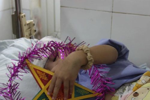 Trung thu ấm áp cho bệnh nhi vùng lũ