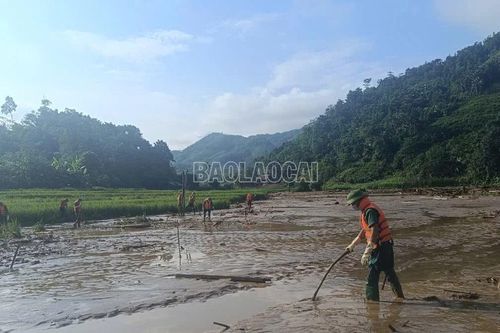 Tìm thấy thêm 1 thi thể tại vùng lũ Làng Nủ