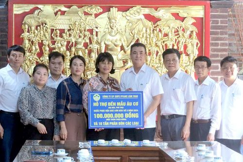 Trao 100 triệu đồng hỗ trợ Khu di tích Đền Mẫu Âu Cơ khắc phục hậu quả cơn bão số 3