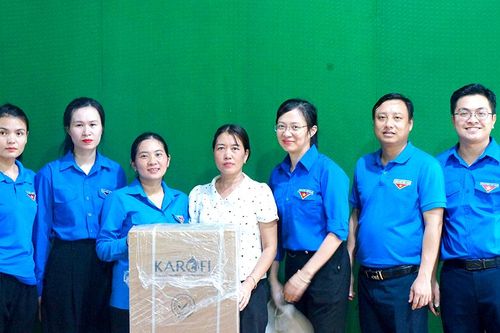 Trao tặng 200 túi thuốc thiết yếu cho người dân xã Đan Thượng