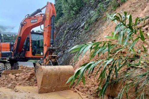 Tiếp tục khắc phục sạt lở đất tại xã Trung Sơn