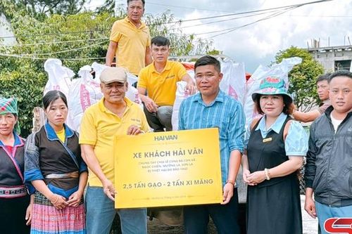 Hỗ trợ xã Ngọc Chiến khắc phục thiệt hại do mưa bão