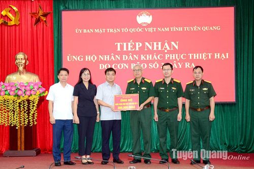 Ban Công đoàn Quốc phòng và Nhà máy Z113 ủng hộ tỉnh Tuyên Quang khắc phục thiệt hại do cơn bão số 3
