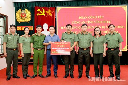 Công an tỉnh Vĩnh Phúc hỗ trợ huyện Chiêm Hóa 150 triệu đồng và 5 tấn gạo khắc phục thiệt hại sau bão số 3