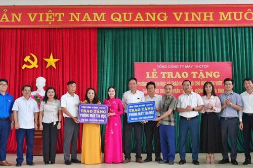 May 10 tài trợ 2 phòng máy tính cho Trường THCS Thị trấn Tây Sơn & Trường THCS Hương Trạch - Hà Tĩnh