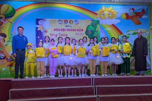 Các tự viện trên địa bàn Q.6 chia sẻ yêu thương với các em thiếu nhi nhân dịp Tết Trung thu