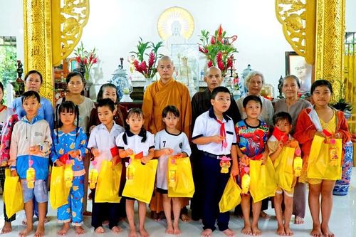 Ban Hướng dẫn Phật tử TP.HCM và các tự viện tổ chức Tết Trung thu, 'Phiên chợ 0 đồng'