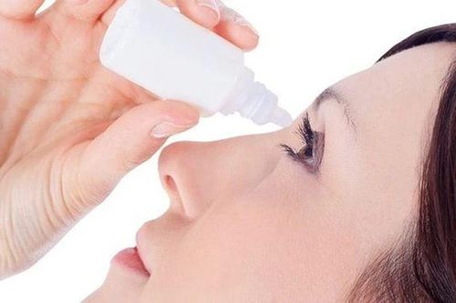 Chăm sóc mắt đúng cách sau mùa bão lũ