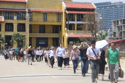Lấy lại hình ảnh thành phố du lịch Hạ Long