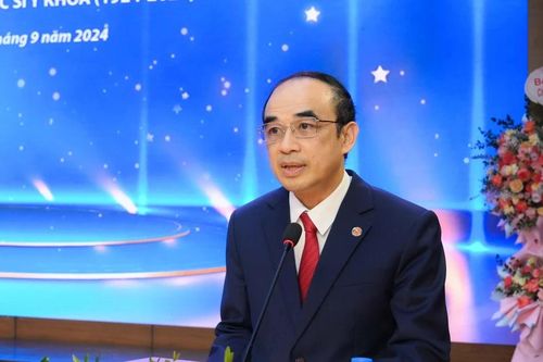 Hiệu trưởng ĐH Y Hà Nội nhắn nhủ tân sinh viên: 'Đừng trông chờ điều kỳ diệu gì khác hơn sự quyết tâm'