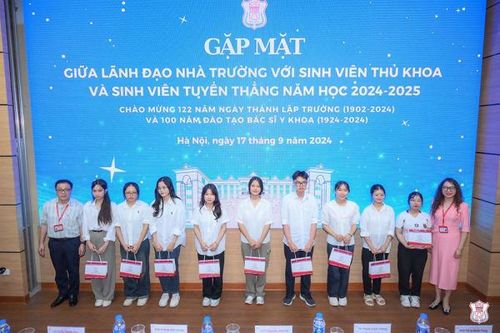 Lời khuyên bất ngờ của GS Tạ Thành Văn với tân sinh viên trường Đại học Y Hà Nội