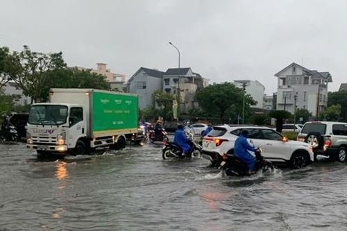 Mưa lớn gây ngập nhiều nơi tại Đà Nẵng